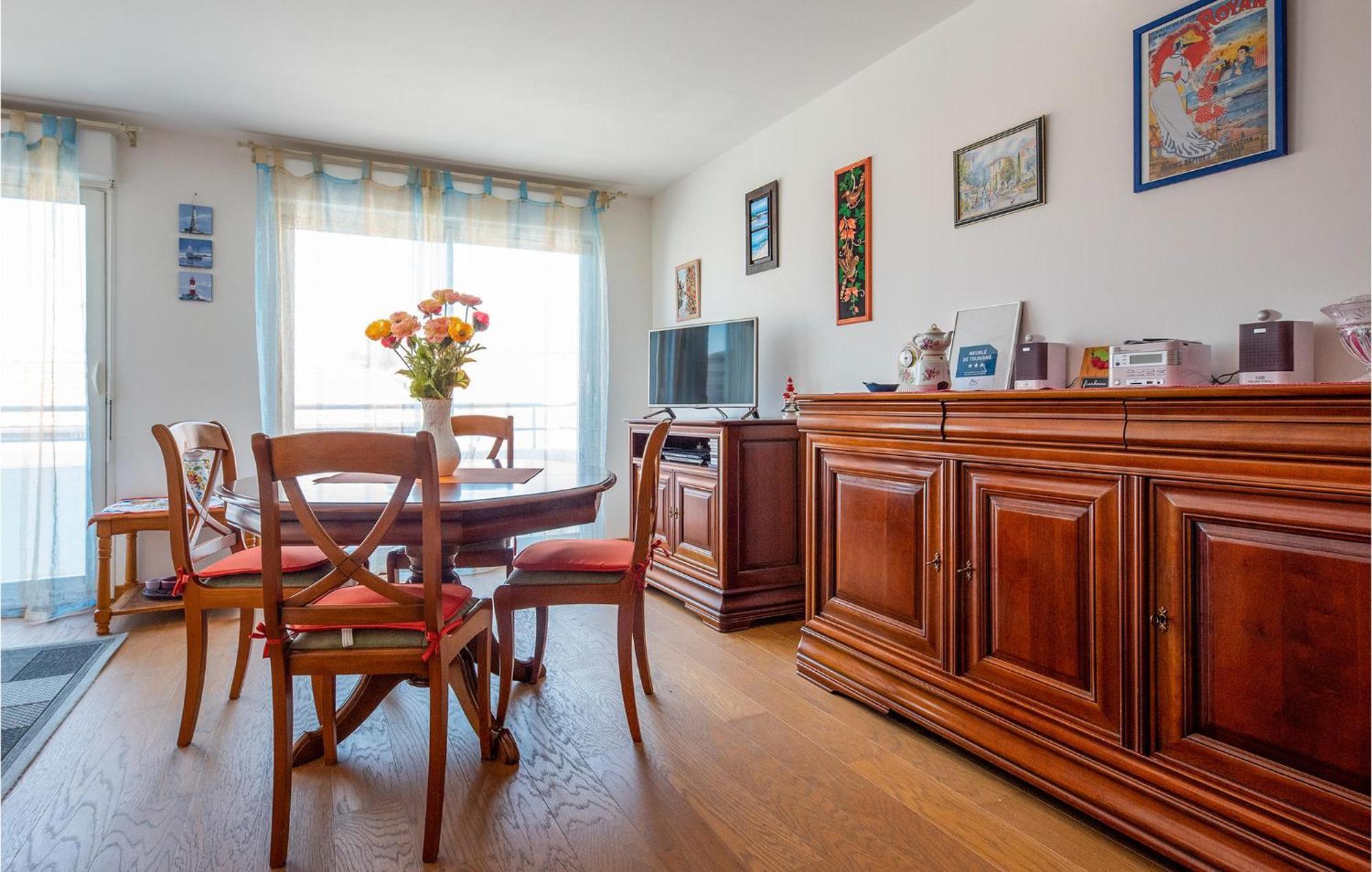 Gorgeous Apartment In Royan With Kitchen Ngoại thất bức ảnh